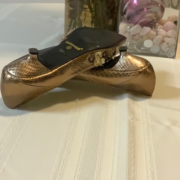 Doll house kiddie heel, leather flower and studs - Picture 4 of 5